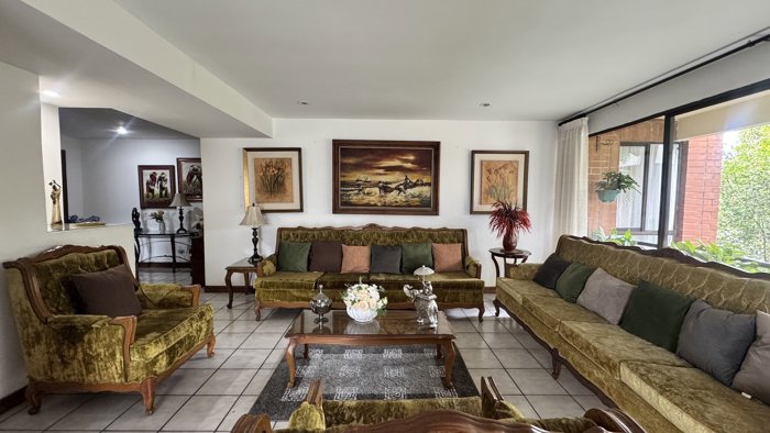 Vende amplio apartamento en Condominio Santa Fe, Escazú (AD) en San Rafael, Escazú, San José — $265,000 - Foto 1 de 17