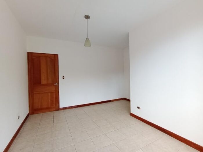 Se vende casa de lujo con amplio lote en Tarbaca de San José 25-1854 in Tarbaca, Aserrí, San José — $370,000