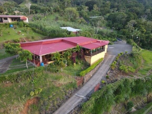 Venta de Casa con Amplio Terreno en Puriscal-Santiago, San José. en Santiago, Puriscal, San José — ₡ 180 000 000
