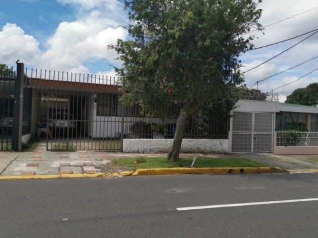 MLS-23-1548 LS VENTA CASA SAN JOSE CENTRO en Catedral, San José — $300,000