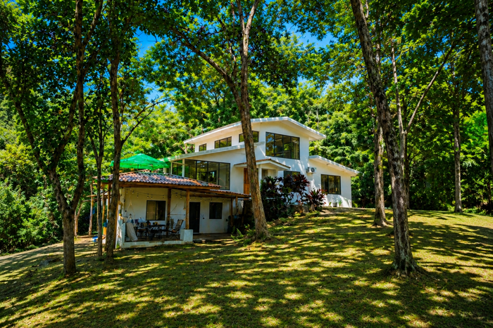 Venta de casa y terreno en Marbella in Cuajiniquil, Santa Cruz, Guanacaste — $417,000