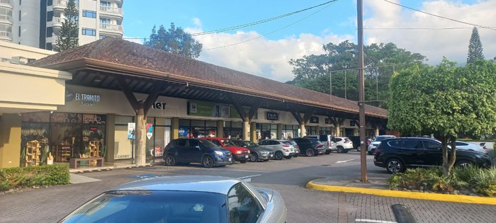 ALQUILER DE LOCAL COMERCIAL, SAN JOSE, ESCAZU, LOS LAURELES in Escazú, San José — $1,865 - Photo 3 of 9