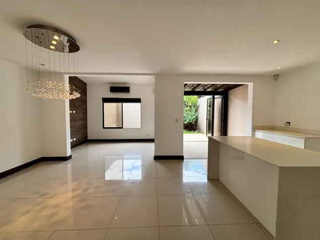 OPPORTUNITY PRICE REDUCTION AT PARQUES DEL SOL! in Santa Ana, San José — $245,000