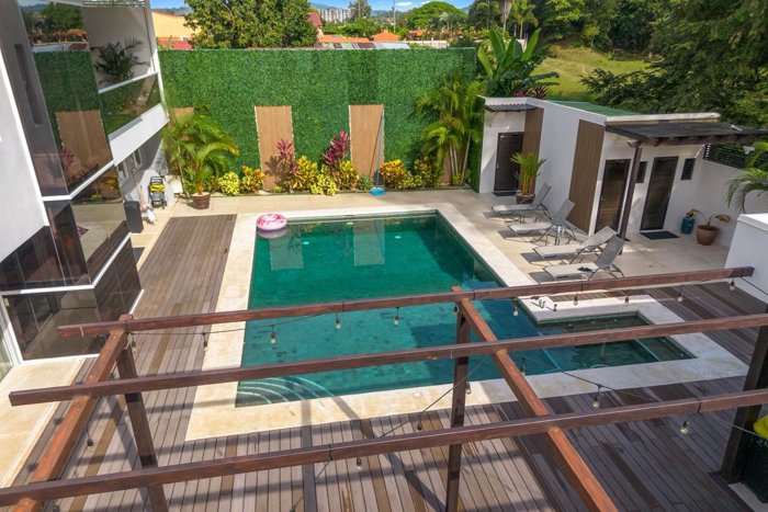 Villa moderna de lujo de 8 dormitorios en Jacó, Costa Rica en Jacó, Garabito, Puntarenas — $1,200,000