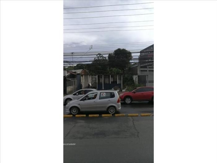 VENTA DE LOTE CON CONSTRUCCION PARA DEMOLER, SAN JOSE, LA URUCA en Uruca, San José — ₡ 192 995 386