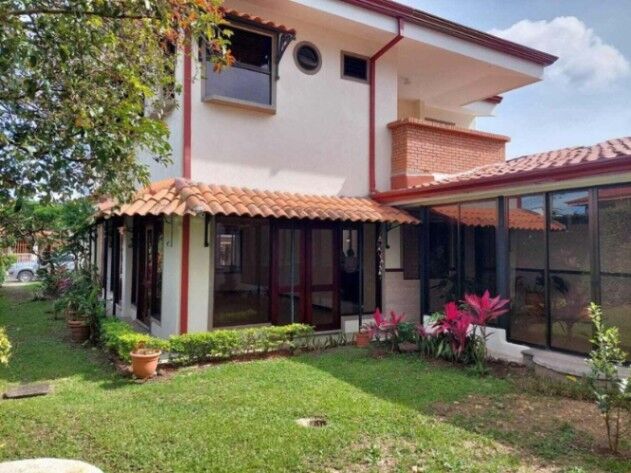 ¡Tu Hogar Ideal en Santa Ana Centro Te Espera! 🏡✨ en Santa Ana, San José — $2,500