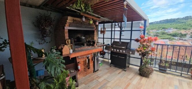 Venta de Casa Duplex con Amplios Espacios en San Miguel, Desamparados, San José — ₡ 88 900 000