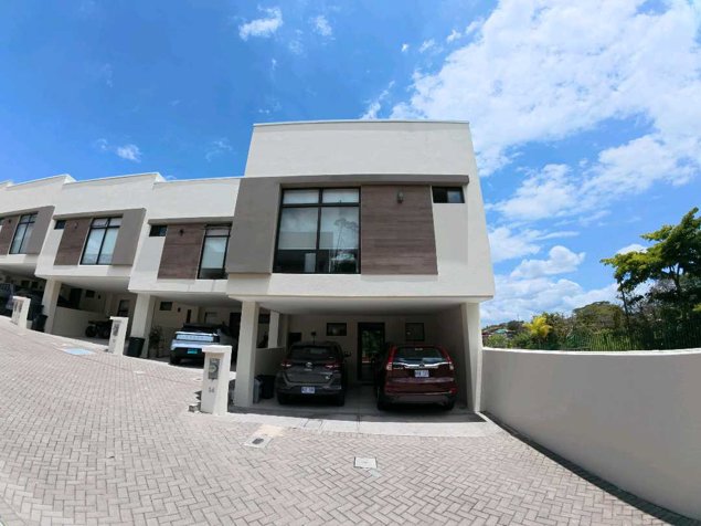 ÚNICA CASA EN VENTA EN MORAVIA URBANO. en San Vicente, Moravia, San José — ₡ 98 000 000