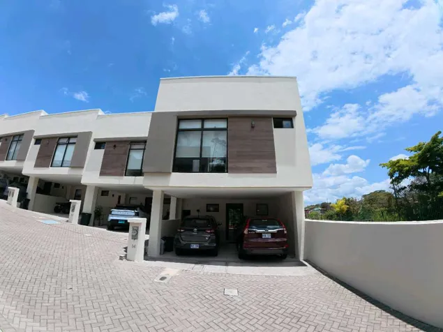 UNIQUE HOUSE FOR SALE IN MORAVIA URBANO. in San Vicente, Moravia, San José — ₡ 98 000 000