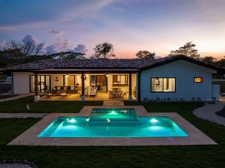Villa de Lujo en Hacienda Pinilla con Casa de Huéspedes en Tamarindo, Santa Cruz, Guanacaste — $1,499,000 - Foto 2 de 27