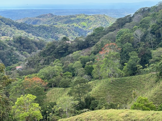 Finca de 30.000m2 (7,5 acres) ubicada a 10 minutos con vistas in Atenas, Alajuela — $525,000