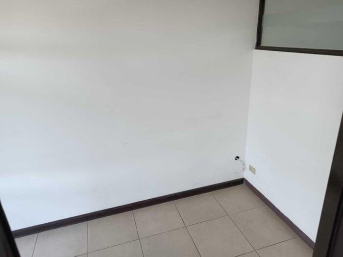 Se alquila oficina en centro comercial de Escazú 23-2993 en Escazú, San José — $2,960