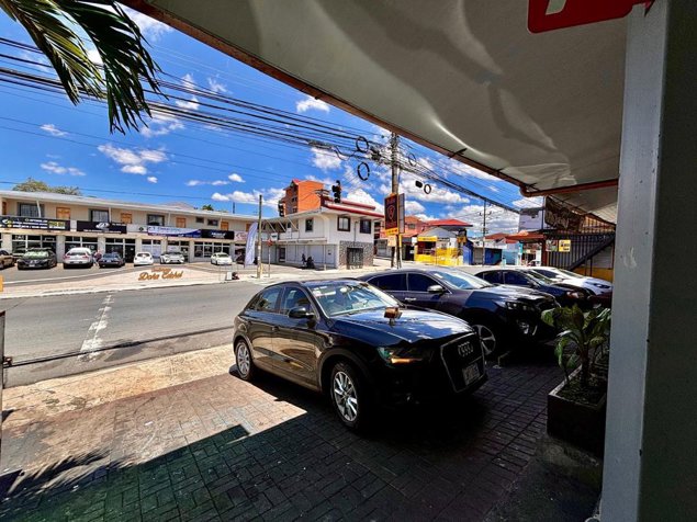 VENTA DE EDIFICIO CON 6 LOCALES. COMERCIALES Y 1 APARTAMENTO, HEREDIA en Heredia — $850,000