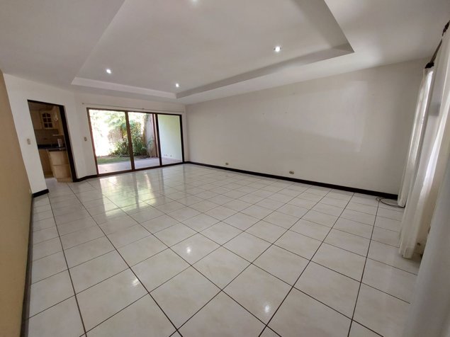 ALQUILER DE CASA DE 1 PLANTA EN RESIDENCIAL SANTA ANA POZOS in Pozos, Santa Ana, San José — ₡ 775 000