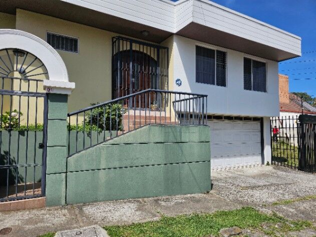 Se Vende Hermosa Casa en San Pedro de Montes de Oca.  in Sabanilla, Montes De Oca, San José — $245,000
