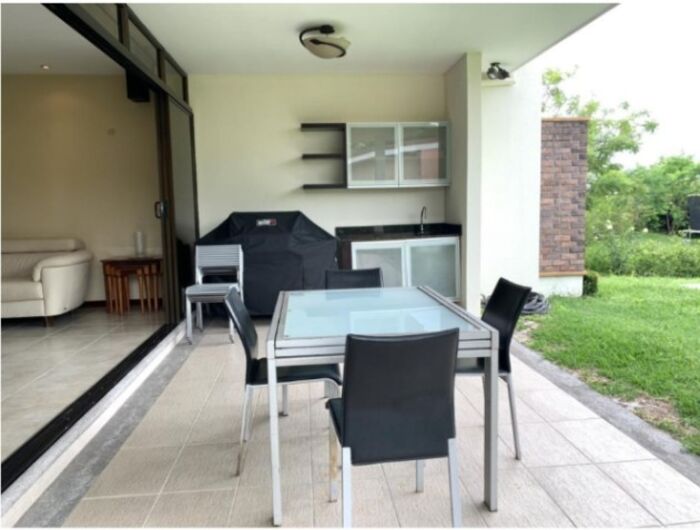 VENDO CASA DE UNA PLANTA EN PIEDADES DE SANTA ANA. en Piedades, Santa Ana, San José — $385,000