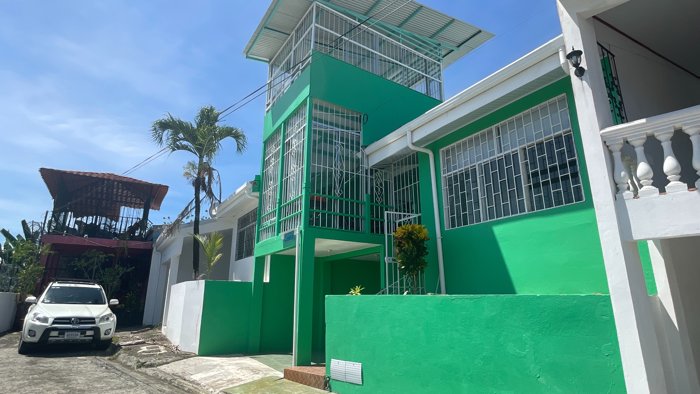 REBAJADA! LINDA CASA CALLE PRIVADA SIGLO XXI LIMON CENTRO en Limón — ₡ 55 000 000 - Foto 3 de 51