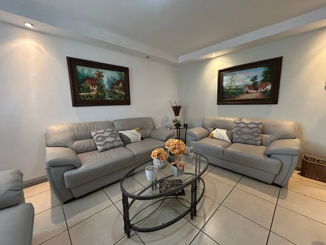 Casa Independiente en Venta en San Francisco de Dos Ríos con Patio in San Francisco de Dos Ríos, San José — $357,142
