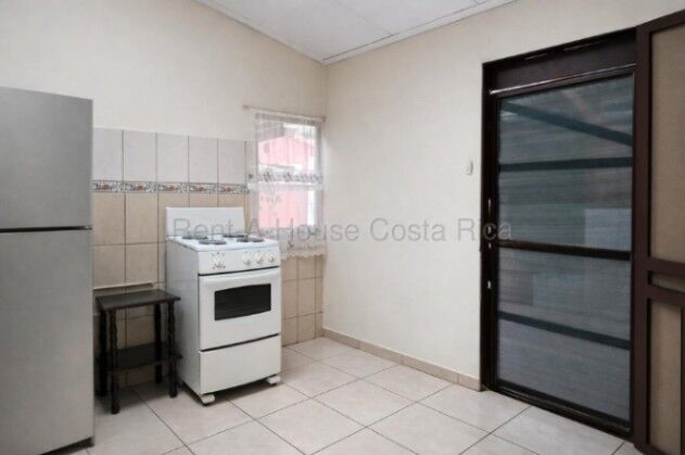 Venta de Lote con Casa en Santo Domingo-Heredia. RAH 26-1495 USO DE SUELO MIXTO PRECIO REBAJADO en Santo Domingo, Heredia — $400,000