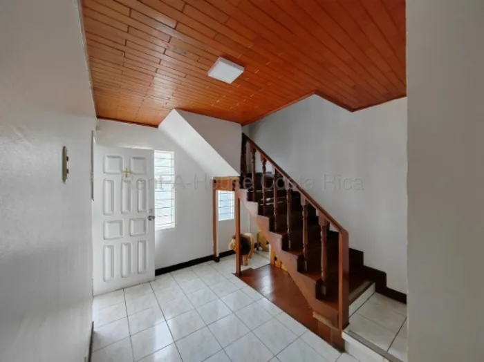 Alquiler de casa amplia para uso residencial o comercial #26-1899 GS en Oriental, Cartago — $1,800 - Foto 3 de 16