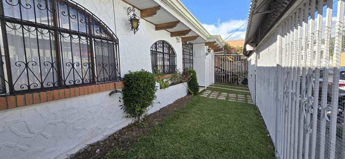Casa en venta Moravia, Barrio Florencia, una planta con patio in San Vicente, Moravia, San José — ₡ 125 000 000 - Photo 2 of 25