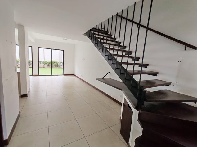 Venta de casa en Condominio con piscina, Heredia. in Ulloa, Heredia — ₡ 91 059 650 - Photo 3 of 10