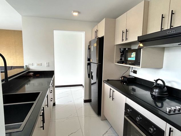 Apartamento Amueblado en Condado del Parque. Sabana en Pavas, San José — $1,600 - Foto 3 de 22