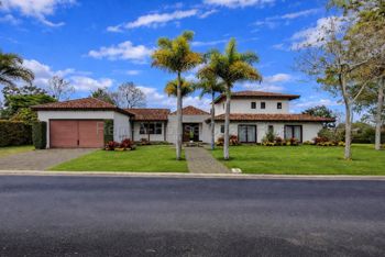 Venta de residencia de lujo con vistas al golf y lago en Granadilla #26-1500 GS