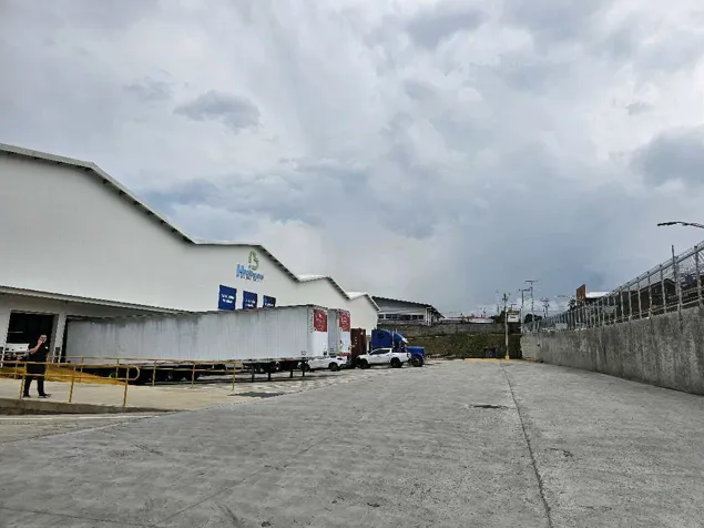 Amplia Bodega en Heredia. Cercano a la RN 1 y Aeropuerto Internacional en San Joaquín, Flores, Heredia — $15,700 - Foto 3 de 17