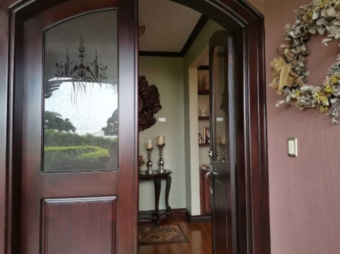 CASA PARA INVERSION EN VENTA EN ESCAZÙ en San Rafael, Escazú, San José — $390,000