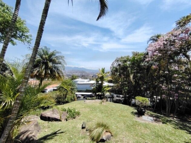 Se vende casa con piscina en Escazú San José 26-1526 en San Rafael, Escazú, San José — $1,198,000
