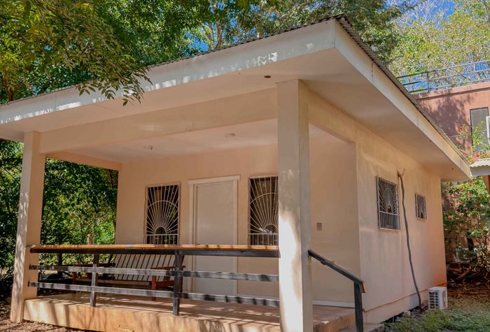 Dos casas a pasos de Playa Avellanas en Tamarindo, Santa Cruz, Guanacaste — $299,999 - Foto 2 de 9