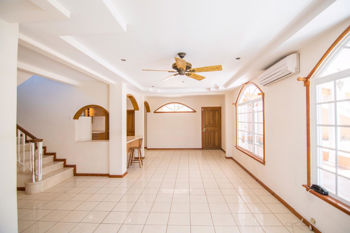 Preciosa mansión en Pozos de Santa Ana in Pozos, Santa Ana, San José — $700,000 - Photo 2 of 32