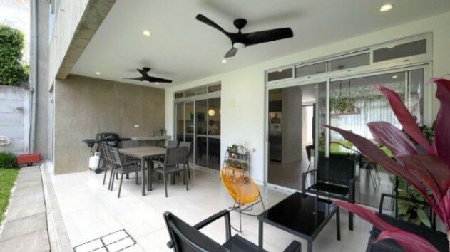 Se vende moderna casa con patio en San Rafael Escazú 26-97 in San Rafael, Escazú, San José — $389,000
