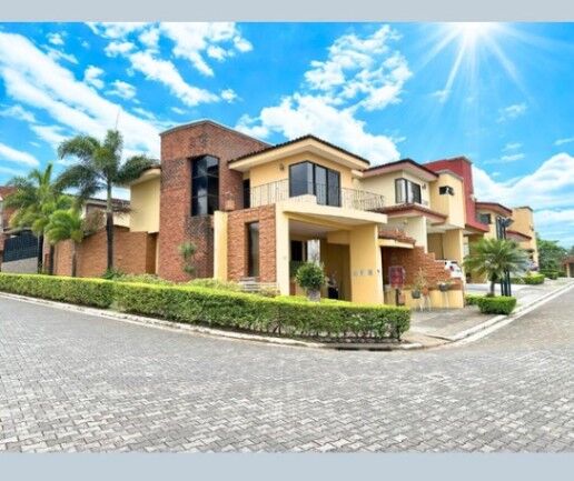 Venta de Casa en San Antonio-Belén, Heredia. RAH 26-946 in San Antonio, Belén, Heredia — $430,000