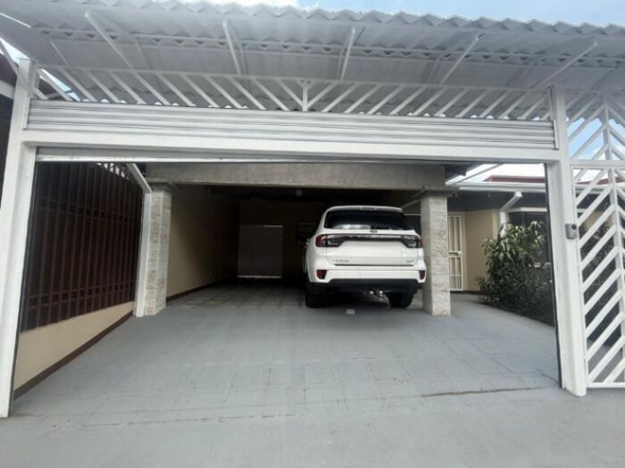Casa de 306m2 venta Mercedes Norte de Heredia en Mercedes, Heredia — $320,000