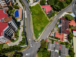 Precio Reducido, Lote de 1555 m2 en La Paco, Escazú. Costa Rica in San Rafael, Escazú, San José — $396,000 - Photo 4 of 18
