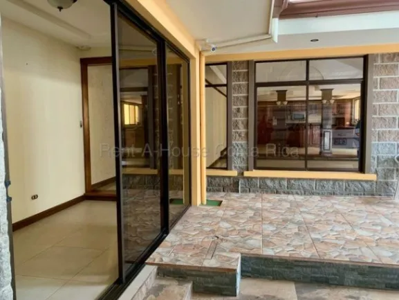 Hermosa y amplia casa en alquiler - Pitahaya, Cartago in Aguacaliente, Cartago — ₡ 600 000 - Photo 2 of 23