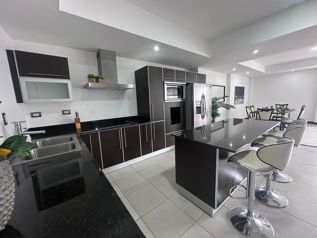 ALQUILER DE APARTAMENTO, SAN JOSE, ESCAZÚ, LOS LAURELES en San Rafael, Escazú, San José — $2,650 - Foto 4 de 29