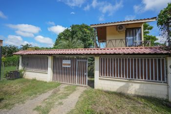 Casa de 3 Habitaciones + 2 apartamentos tipo Estudio en Cabuya