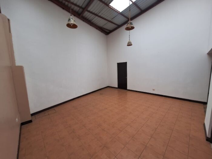ALQUILER AMPLIA CASA ESCAZU BELLO HORIZONTE RESIDENCIAL PRIVADO en Pozos, Santa Ana, San José — $1,600
