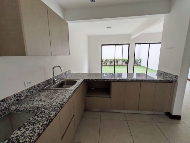 Venta de casa en Condominio con piscina, Heredia. in Ulloa, Heredia — ₡ 91 059 650 - Photo 2 of 10