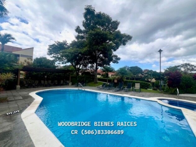 Escazu casa en alquiler en Guachipelin $3.000 /306 metros /3dormitorios en Escazú, San José — $3,000