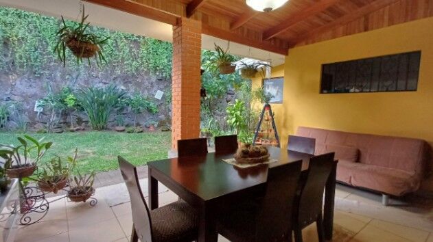 Venta de Casa con jardin en Pinares de Curridabat in Sánchez, Curridabat, San José — $310,000
