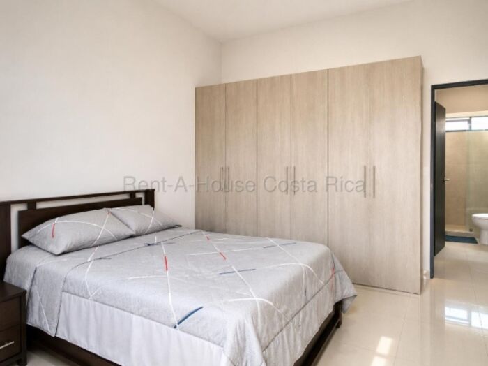 Se alquila casa en Pozos Santa Ana 26-1996 en Pozos, Santa Ana, San José — $1,500