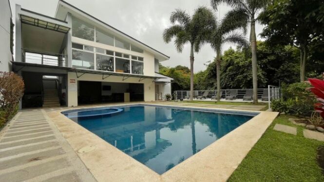 Se alquila espaciosa casa en condominio de Brasil Santa Ana 26-584 in Brasil, Santa Ana, San José — $1,500