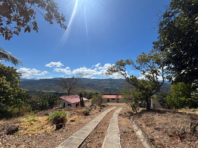 Casa de estilo único y casa de huéspedes en residencial de Atenas in Atenas, Alajuela — $469,000 - Photo 2 of 37