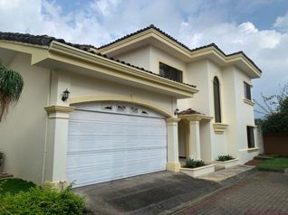 Venta de Casa con Inquilino Incluido Cond. La Jolla, Heredia, Belén in La Asunción, Belén, Heredia — $390,000 - Photo 3 of 15