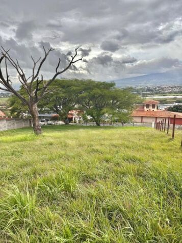 Venta de hermoso lote de 1688 m2 ubicado en escazu 26-2017 en San Rafael, Escazú, San José — ₡ 380 000