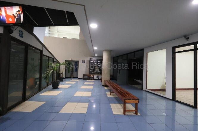 Centro comercial en venta en Curridabat con 30 locales y alta rentabilidad #26-1612 GS en Curridabat, San José — $4,500,000